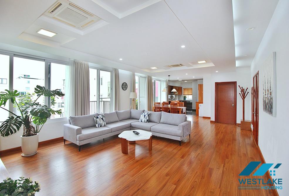 Căn Hộ 4 Phòng Ngủ Rộng, Thoáng Sáng Ở Vị trí Đẹp Cho Thuê Tại Khu Vực Tây Hồ, Hà Nội