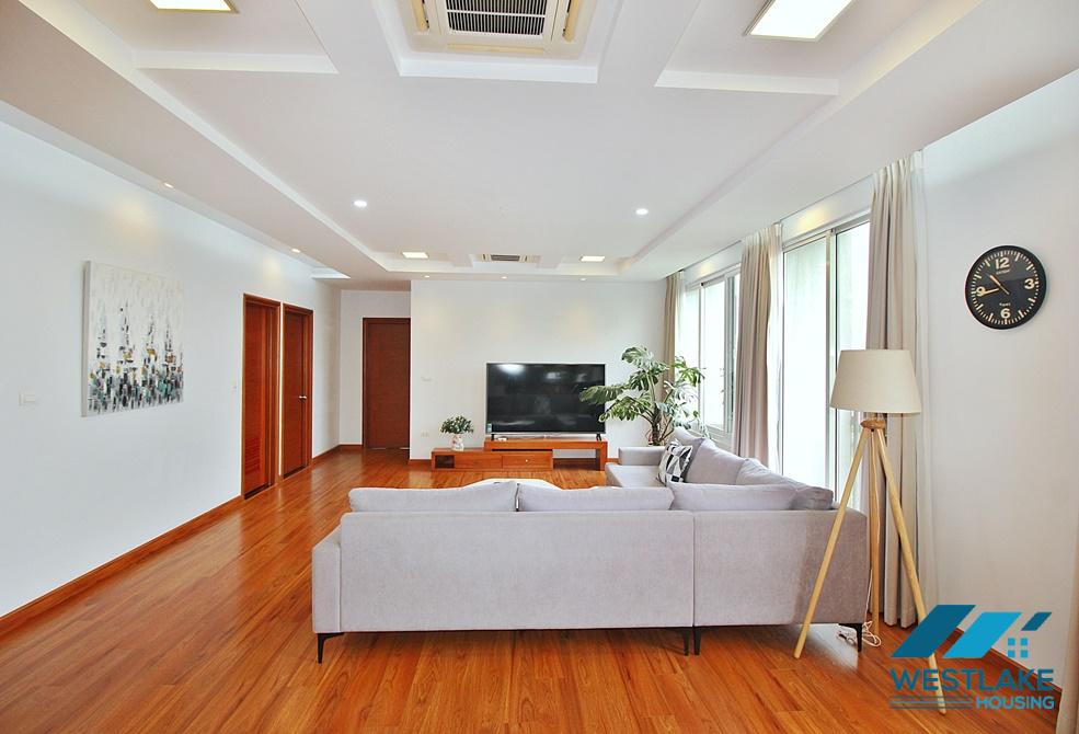 Căn Hộ 4 Phòng Ngủ Rộng, Thoáng Sáng Ở Vị trí Đẹp Cho Thuê Tại Khu Vực Tây Hồ, Hà Nội