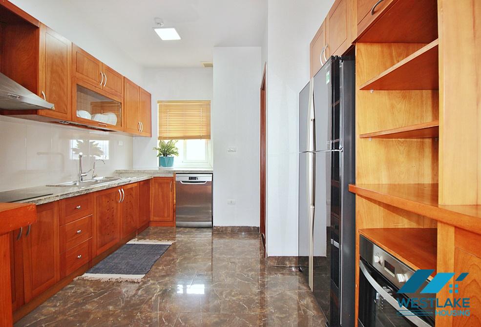 Căn Hộ 4 Phòng Ngủ Rộng, Thoáng Sáng Ở Vị trí Đẹp Cho Thuê Tại Khu Vực Tây Hồ, Hà Nội
