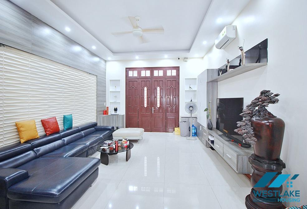 Cho Thuê Nhà 4 Phòng Ngủ Rộng, Sáng Thoáng Chất Lượng Tại Tây Hồ, Hà Nội