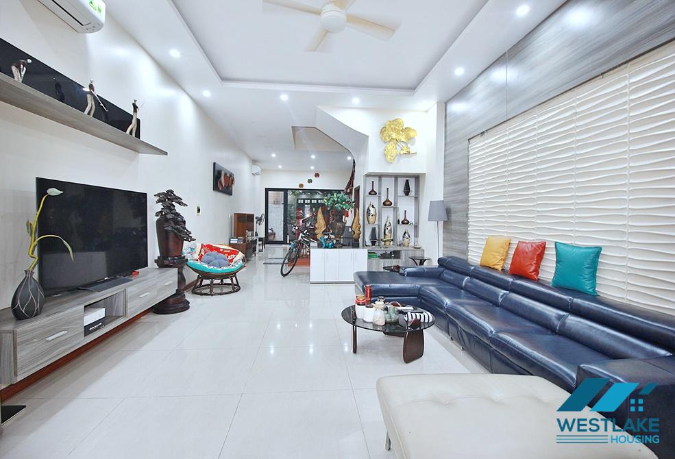 Cho Thuê Nhà 4 Phòng Ngủ Rộng, Sáng Thoáng Chất Lượng Tại Tây Hồ, Hà Nội