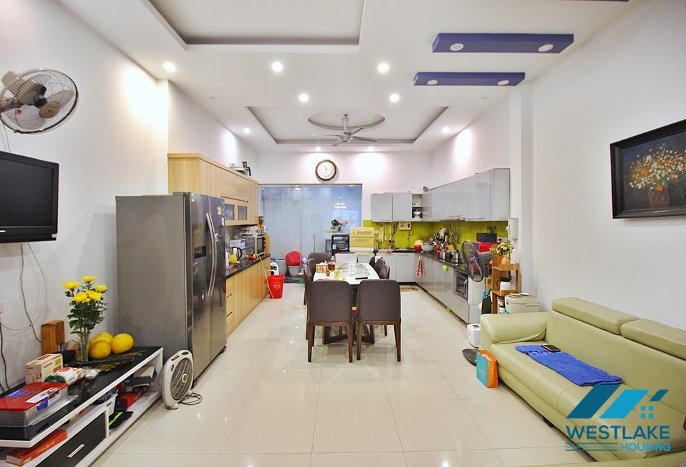 Nhà Đẹp 4 Phòng Ngủ Cho Thuê Tại Âu Cơ Tây Hồ, Hà Nội