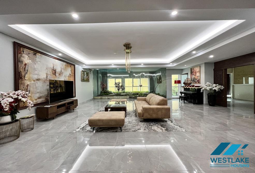 Cho thuê căn hộ diện tích lớn tại Ciputra, tòa L