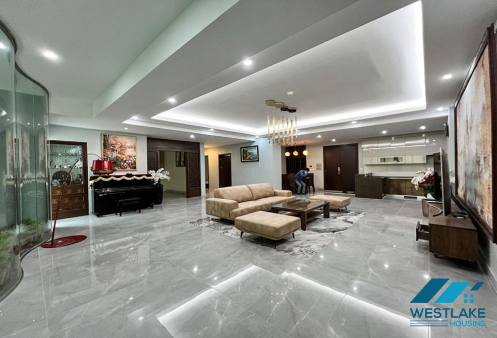 Cho thuê căn hộ diện tích lớn tại Ciputra, tòa L