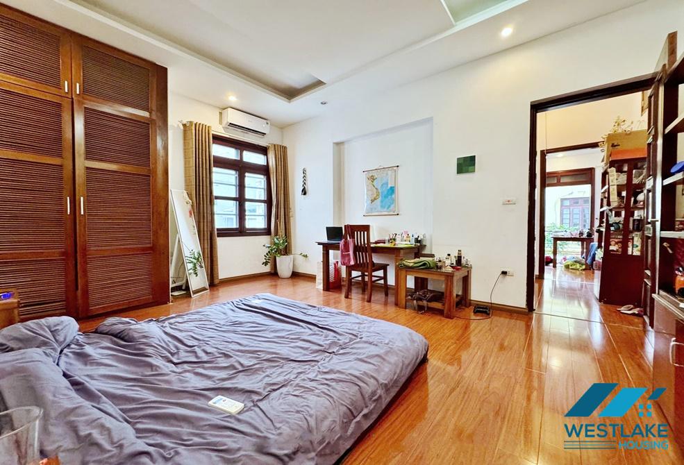Nhà 4 Phòng Ngủ Có Sân Vườn Thoáng Mát, Cho Thuê Tại Tây Hồ, Hà Nội