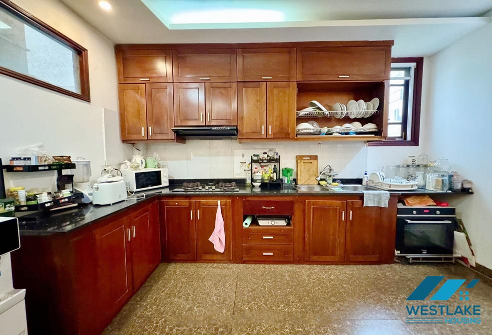 Nhà 4 Phòng Ngủ Có Sân Vườn Thoáng Mát, Cho Thuê Tại Tây Hồ, Hà Nội
