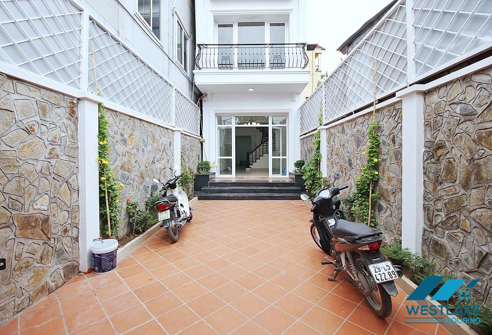 Unfurnished 4 bedroom house for rent in Dang Thai Mai, Tay Ho