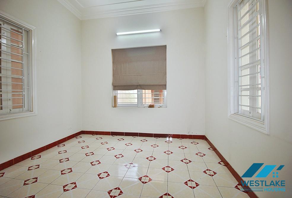 Nhà Đẹp 4 Phòng Ngủ, Sân Vườn Rộng Sáng Thoáng Cho Thuê Tại Tây Hồ, Hà Nội