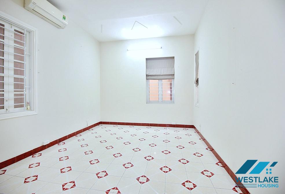 Nhà Đẹp 4 Phòng Ngủ, Sân Vườn Rộng Sáng Thoáng Cho Thuê Tại Tây Hồ, Hà Nội