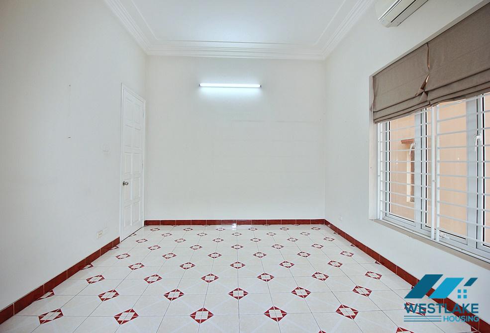 Nhà Đẹp 4 Phòng Ngủ, Sân Vườn Rộng Sáng Thoáng Cho Thuê Tại Tây Hồ, Hà Nội