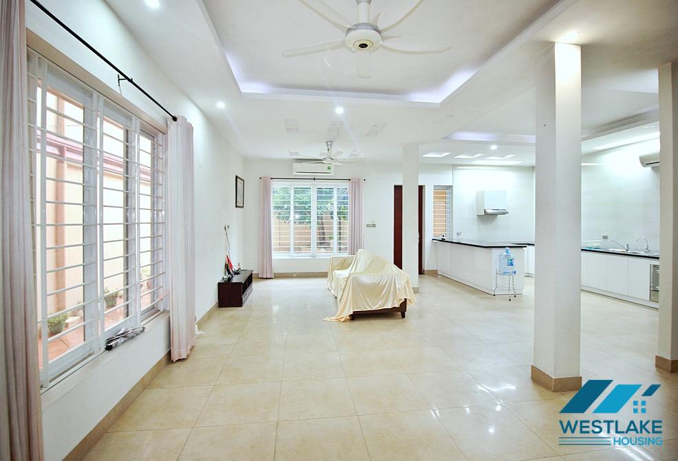 Nhà Đẹp 4 Phòng Ngủ, Sân Vườn Rộng Sáng Thoáng Cho Thuê Tại Tây Hồ, Hà Nội