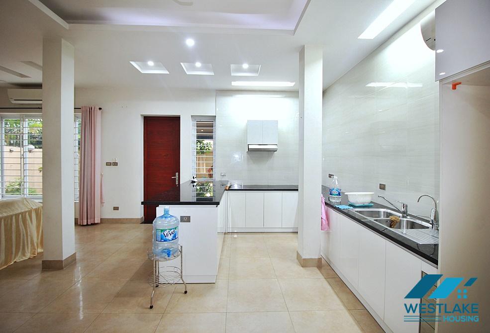 Nhà Đẹp 4 Phòng Ngủ, Sân Vườn Rộng Sáng Thoáng Cho Thuê Tại Tây Hồ, Hà Nội