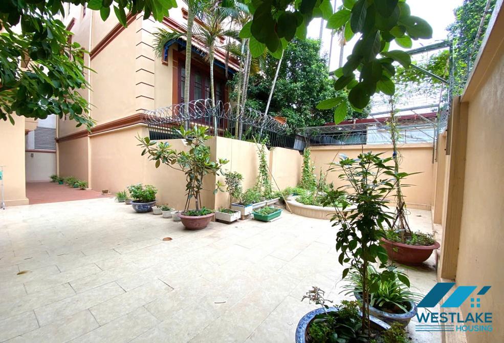 Nhà Đẹp 4 Phòng Ngủ, Sân Vườn Rộng Sáng Thoáng Cho Thuê Tại Tây Hồ, Hà Nội