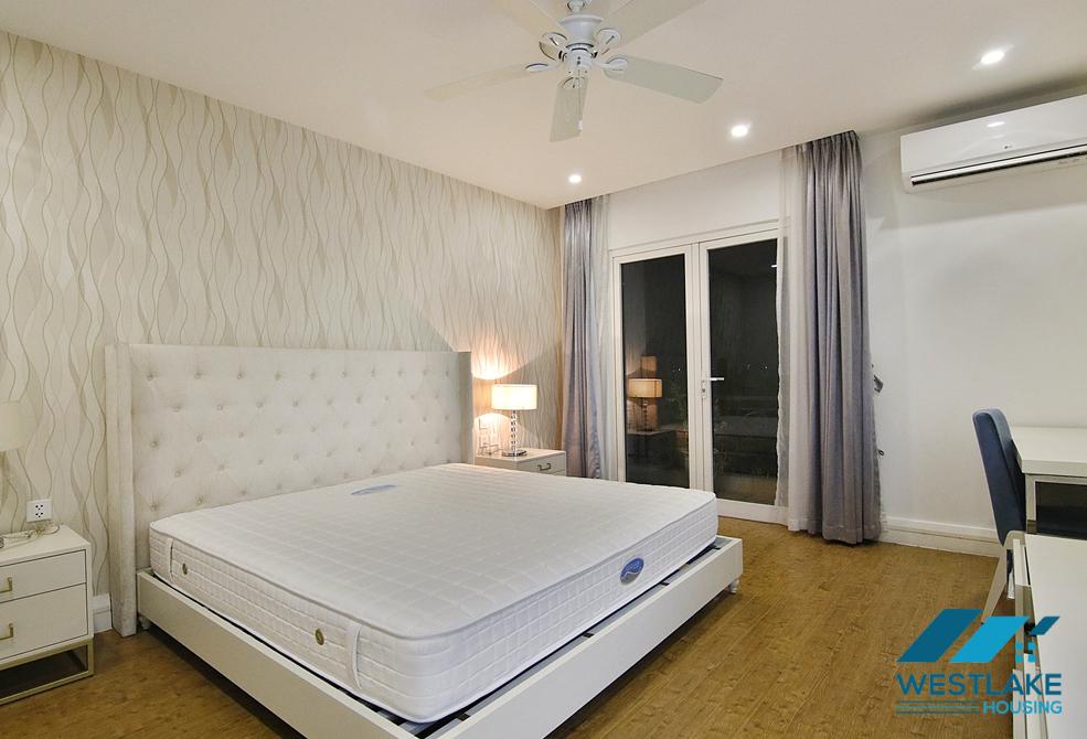 Beautiful corner villa with large garden for rent in Vinhomes Riverside, Long Bien, Ha Noi