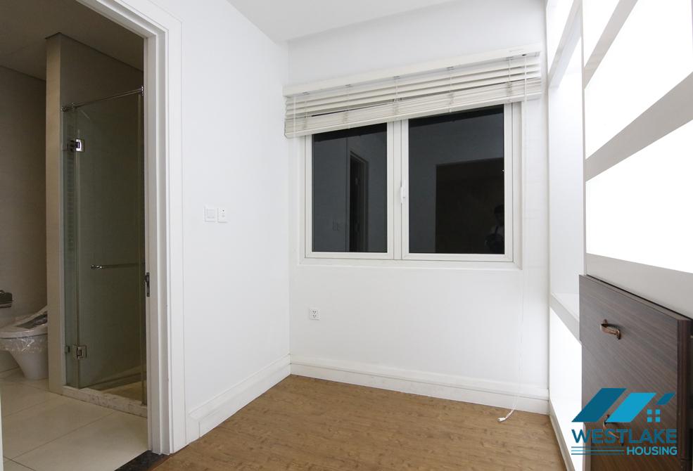 Beautiful corner villa with large garden for rent in Vinhomes Riverside, Long Bien, Ha Noi