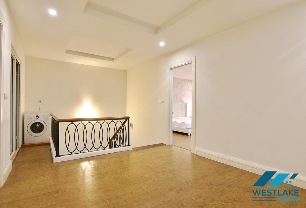 Beautiful corner villa with large garden for rent in Vinhomes Riverside, Long Bien, Ha Noi