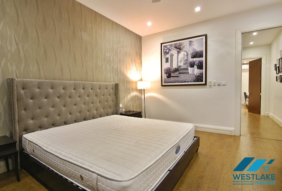 Beautiful corner villa with large garden for rent in Vinhomes Riverside, Long Bien, Ha Noi