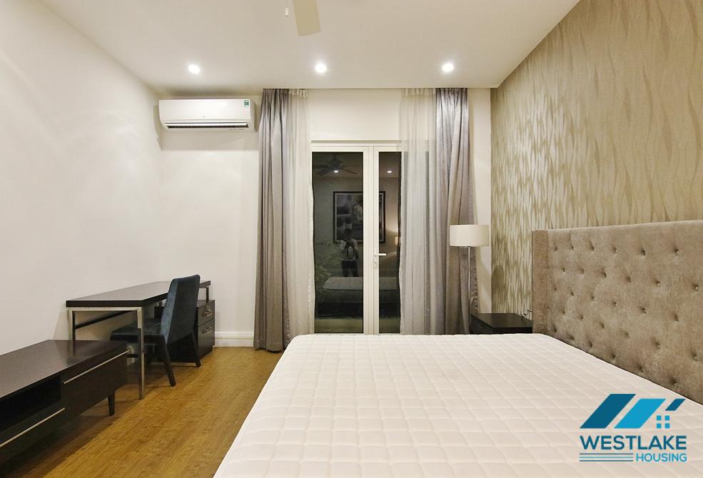 Beautiful corner villa with large garden for rent in Vinhomes Riverside, Long Bien, Ha Noi