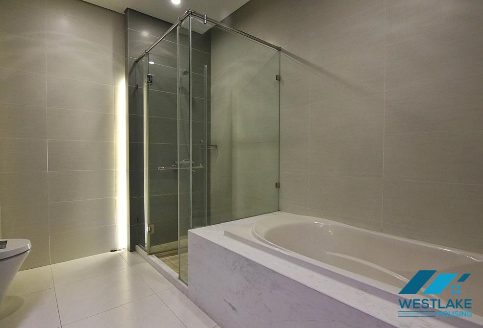 Beautiful corner villa with large garden for rent in Vinhomes Riverside, Long Bien, Ha Noi