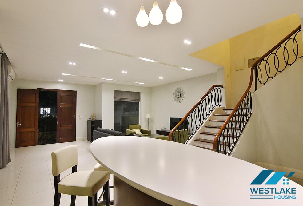 Beautiful corner villa with large garden for rent in Vinhomes Riverside, Long Bien, Ha Noi