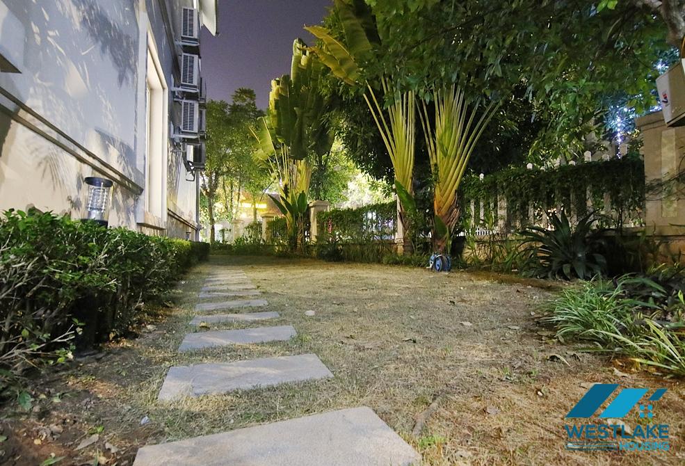Beautiful corner villa with large garden for rent in Vinhomes Riverside, Long Bien, Ha Noi