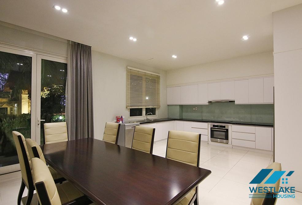 Beautiful corner villa with large garden for rent in Vinhomes Riverside, Long Bien, Ha Noi