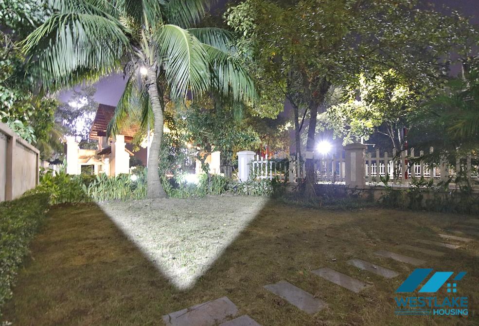 Beautiful corner villa with large garden for rent in Vinhomes Riverside, Long Bien, Ha Noi