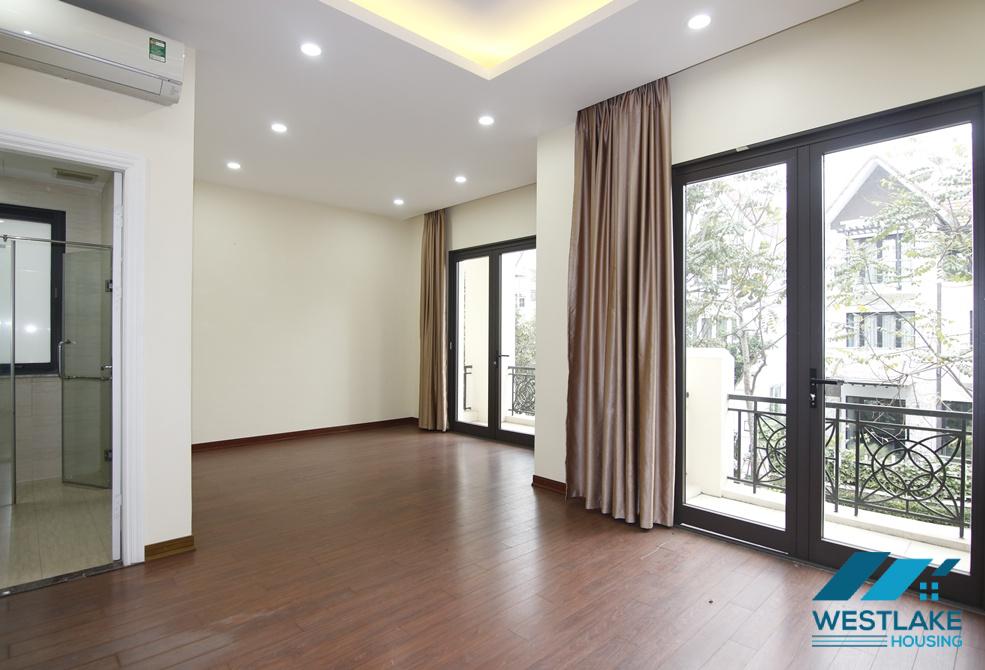 Unfunished house in Vinhomes Reverside, Long Bien, Ha Noi for rent