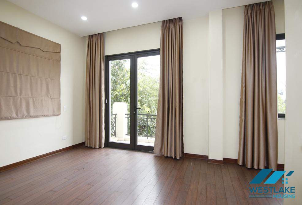 Unfunished house in Vinhomes Reverside, Long Bien, Ha Noi for rent