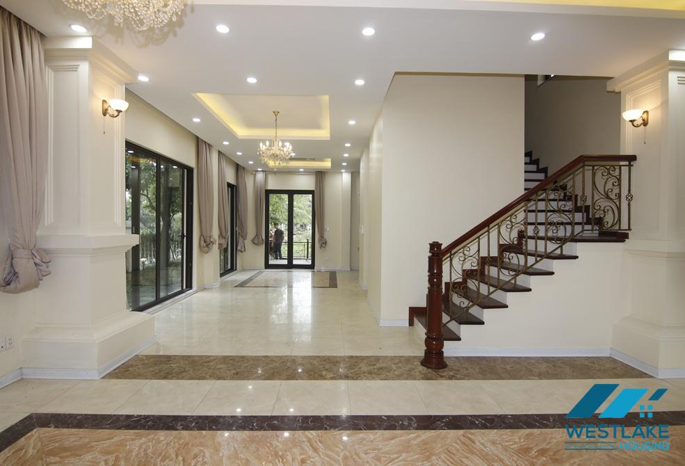 Unfunished house in Vinhomes Reverside, Long Bien, Ha Noi for rent