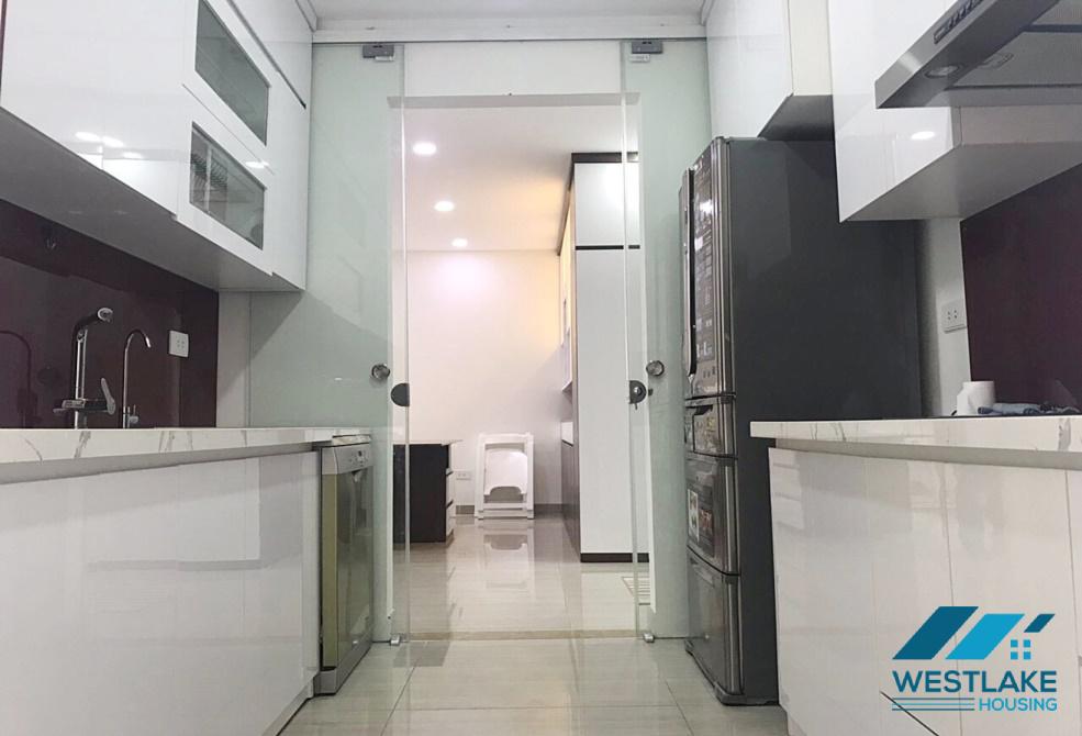 Căn hộ 3 phòng ngủ phong cách hiện đại cho thuê tại Ciputra, Tây Hồ