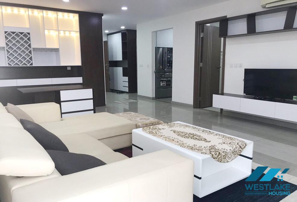 Căn hộ 3 phòng ngủ phong cách hiện đại cho thuê tại Ciputra, Tây Hồ