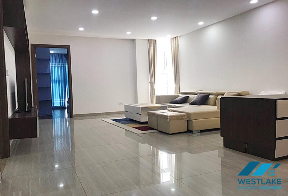 Căn hộ 3 phòng ngủ phong cách hiện đại cho thuê tại Ciputra, Tây Hồ