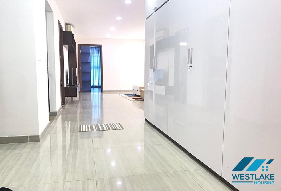 Căn hộ 3 phòng ngủ phong cách hiện đại cho thuê tại Ciputra, Tây Hồ