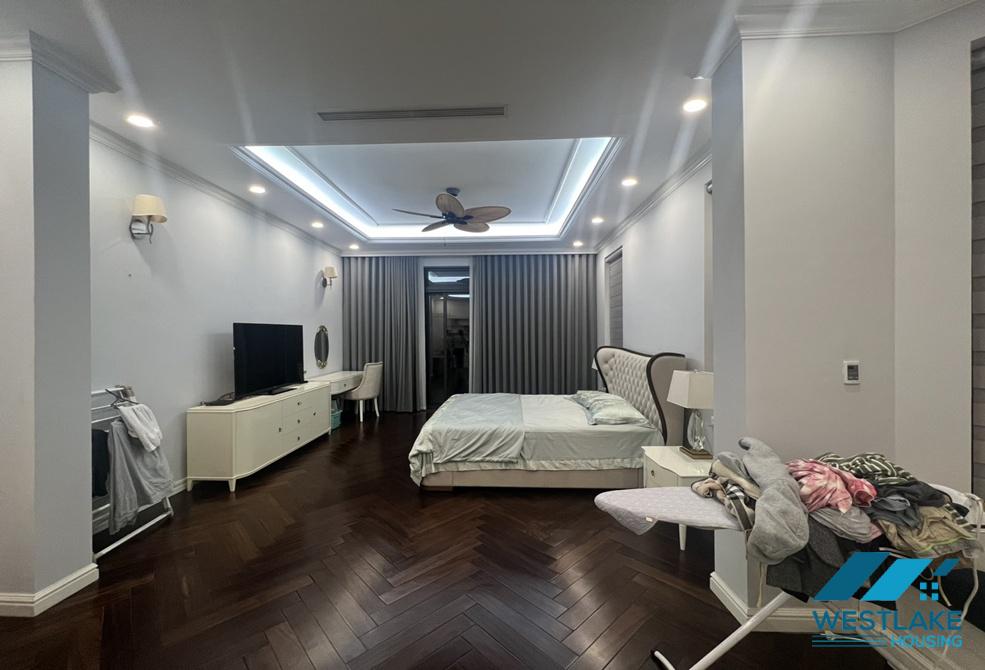 Modern and high quality corner villa for rent on Nguyet Que street, in Vinhomes Riverside The Harmony, Long Bien, Ha Noi
