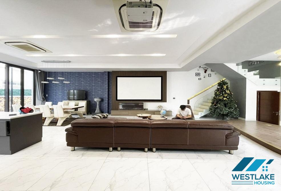 Large villa with swimming pool for rent in Vinhomes Riverside, Long Bien, Ha Noi