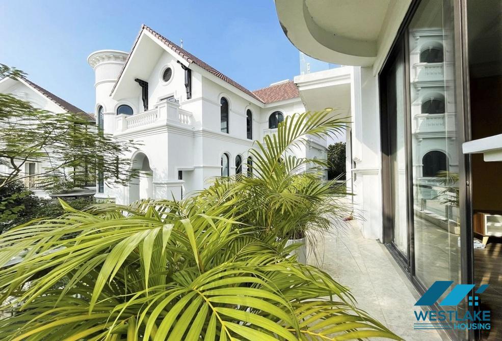 Large villa with swimming pool for rent in Vinhomes Riverside, Long Bien, Ha Noi