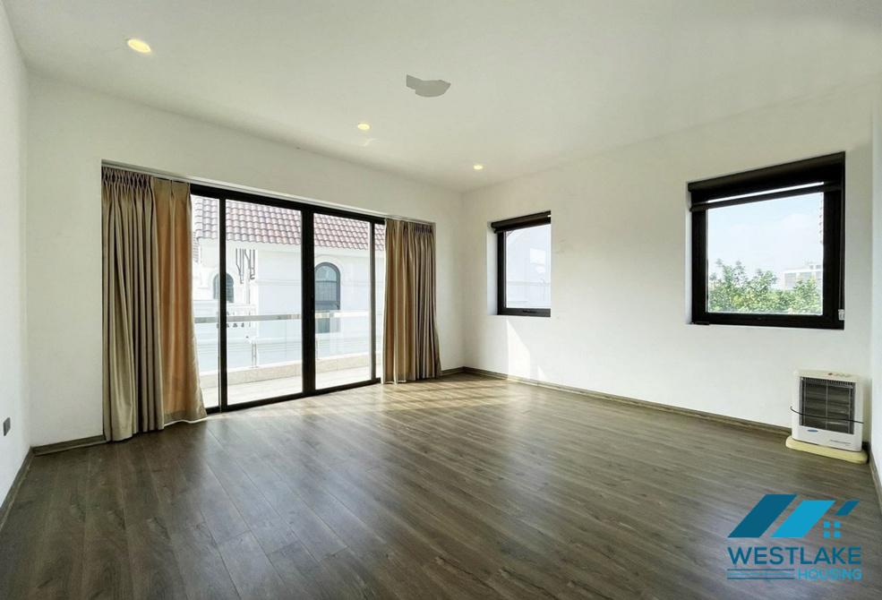 Large villa with swimming pool for rent in Vinhomes Riverside, Long Bien, Ha Noi
