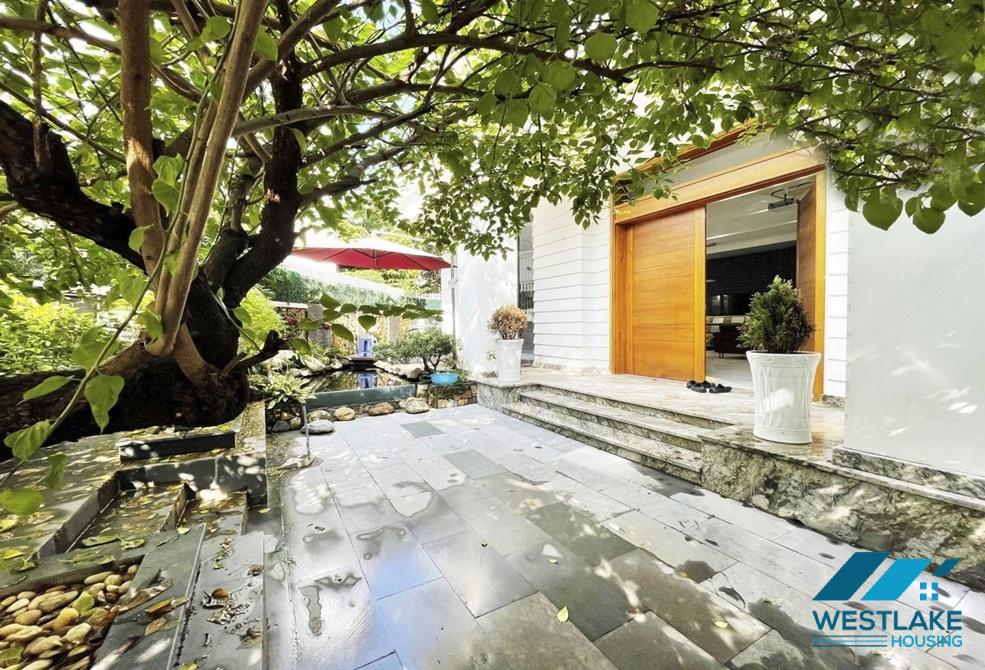 Large villa with swimming pool for rent in Vinhomes Riverside, Long Bien, Ha Noi