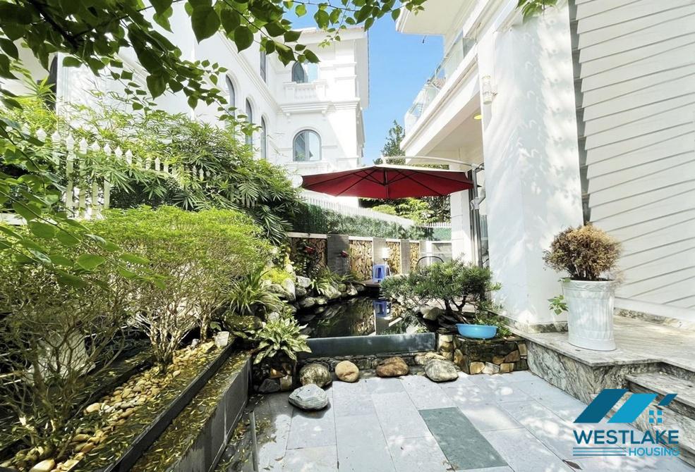Large villa with swimming pool for rent in Vinhomes Riverside, Long Bien, Ha Noi