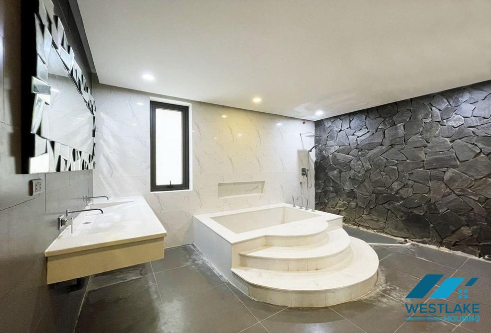 Large villa with swimming pool for rent in Vinhomes Riverside, Long Bien, Ha Noi