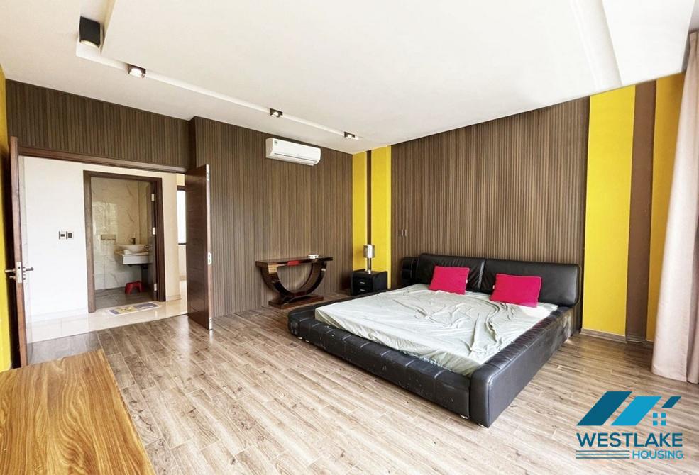 Large villa with swimming pool for rent in Vinhomes Riverside, Long Bien, Ha Noi