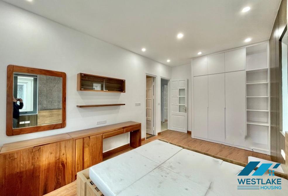 Modern 03-bedroom house for rent in Hoa Phuong street, Vinhomes Riverside, Long Bien, Ha Noi