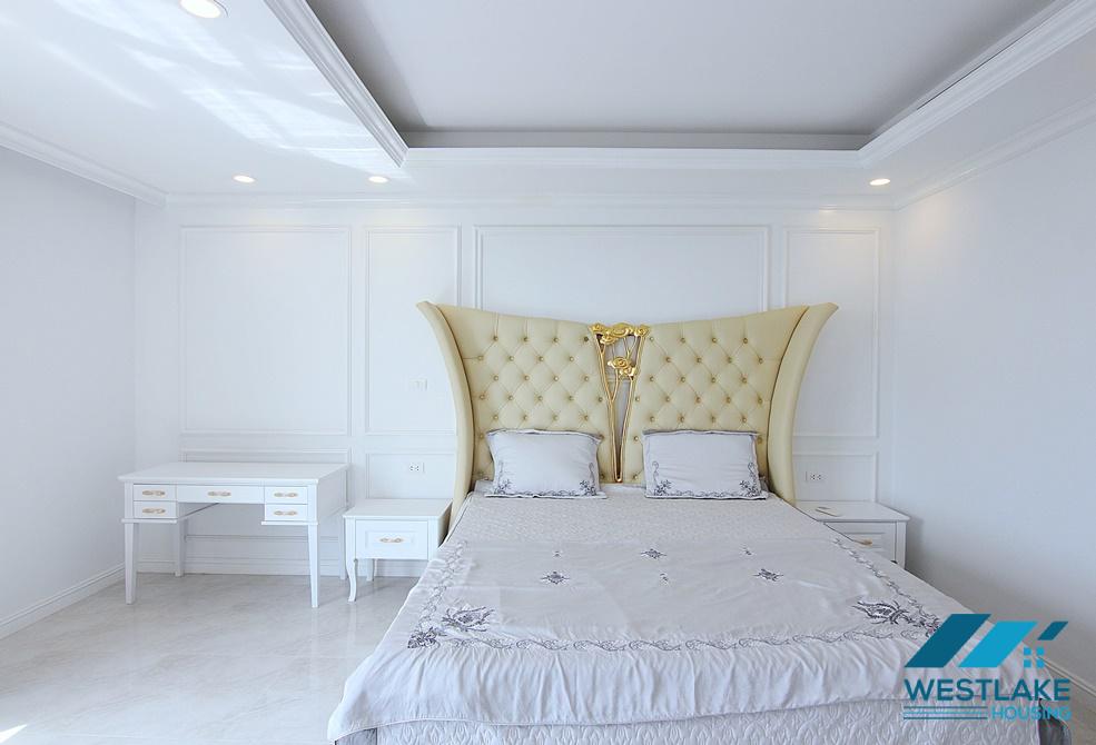 A gorgeous D'Le Roi Soleil apartment with amazing West Lake view for rent