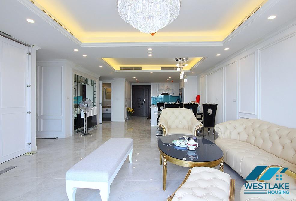 A gorgeous D'Le Roi Soleil apartment with amazing West Lake view for rent