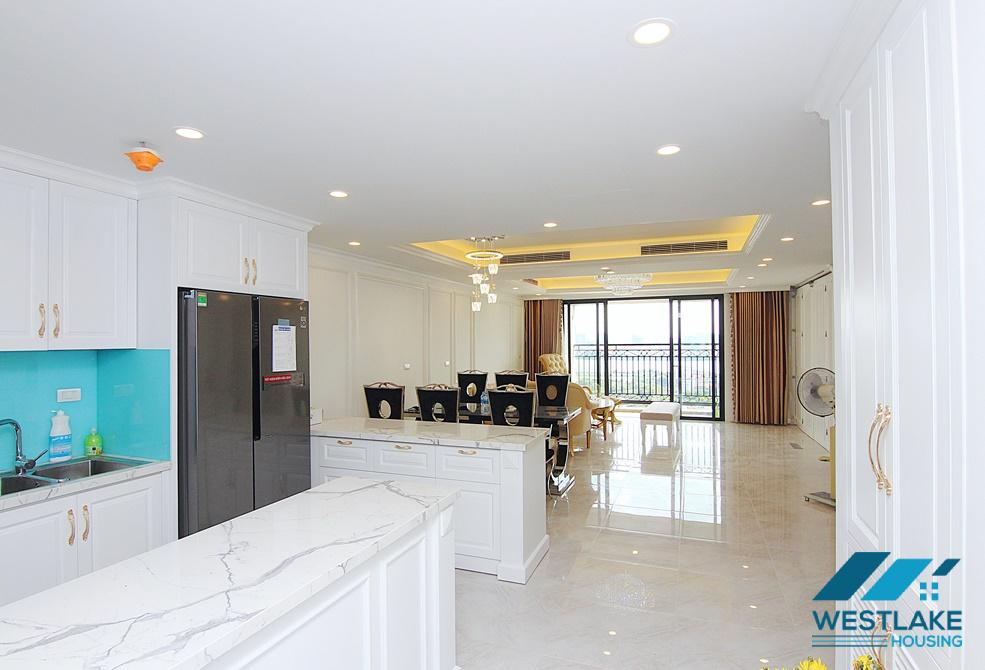 A gorgeous D'Le Roi Soleil apartment with amazing West Lake view for rent