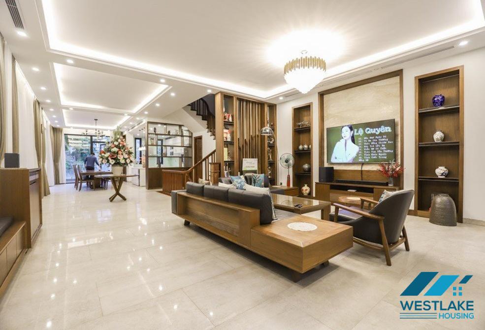 Beautiful 05 bedrooms house for rent in Hoa Sua street, Vinhomes Riverside, Long Bien, Ha Noi near BIS School