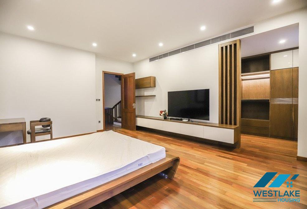 Beautiful 05 bedrooms house for rent in Hoa Sua street, Vinhomes Riverside, Long Bien, Ha Noi near BIS School