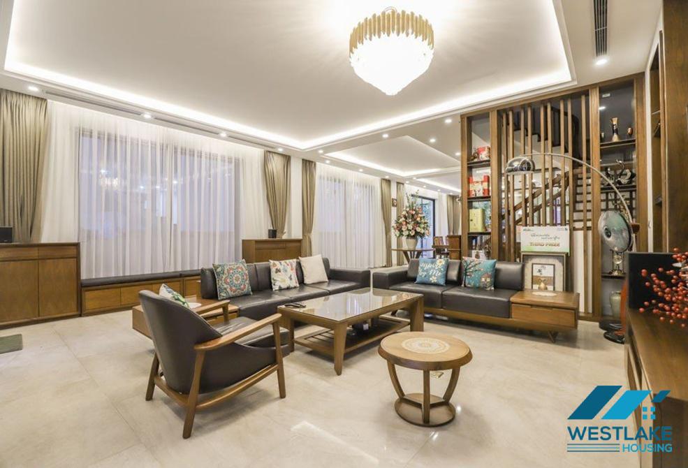Beautiful 05 bedrooms house for rent in Hoa Sua street, Vinhomes Riverside, Long Bien, Ha Noi near BIS School