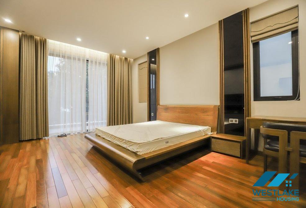 Beautiful 05 bedrooms house for rent in Hoa Sua street, Vinhomes Riverside, Long Bien, Ha Noi near BIS School
